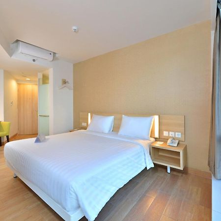 Whiz Prime Hotel Hasanuddin Makassar Exterior photo