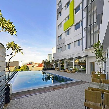 Whiz Prime Hotel Hasanuddin Makassar Exterior photo