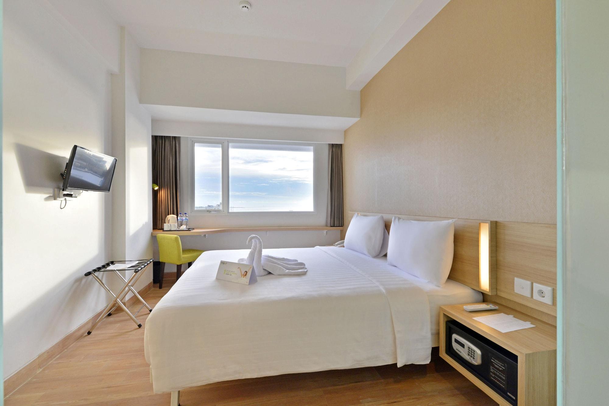 Whiz Prime Hotel Hasanuddin Makassar Exterior photo