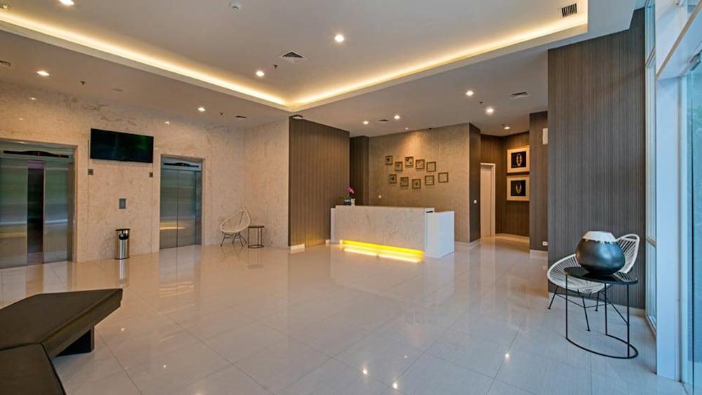 Whiz Prime Hotel Hasanuddin Makassar Exterior photo