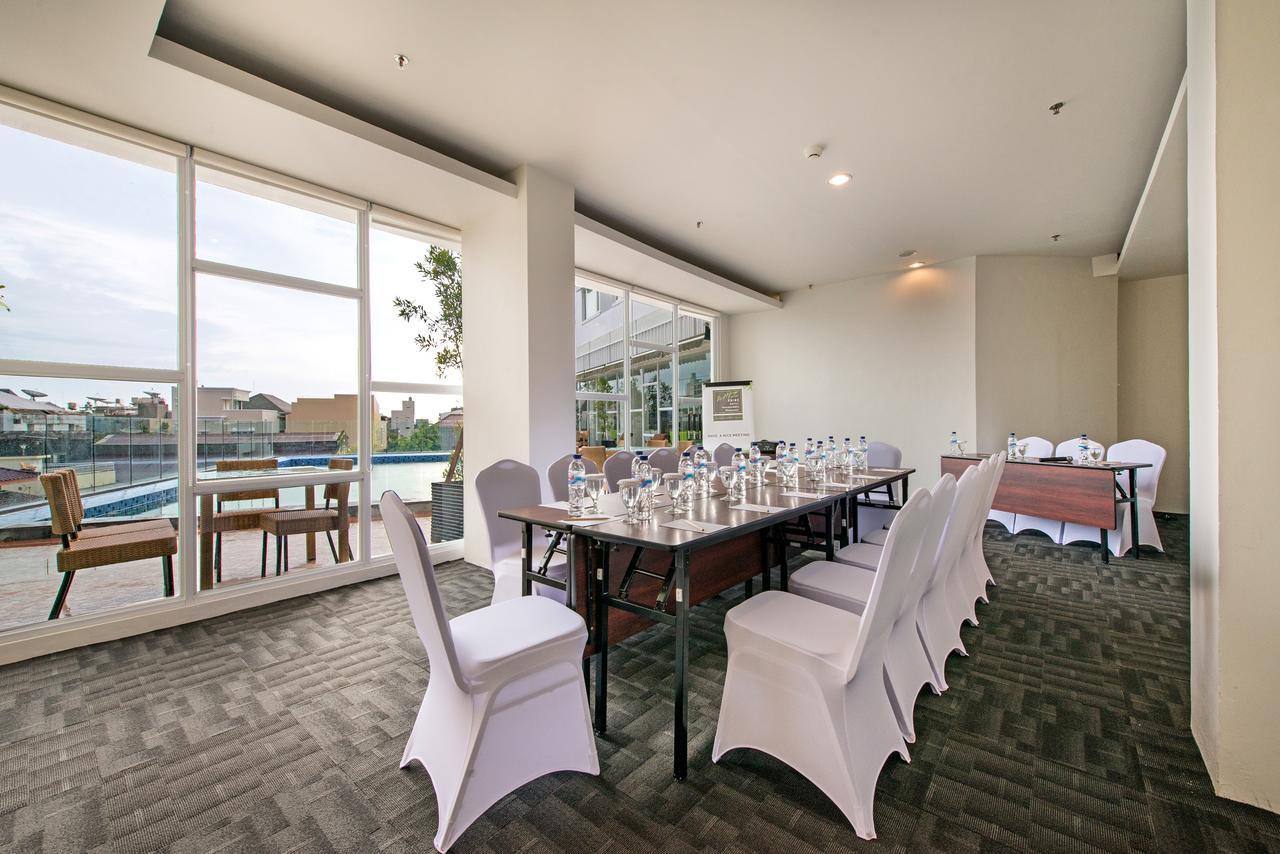Whiz Prime Hotel Hasanuddin Makassar Exterior photo
