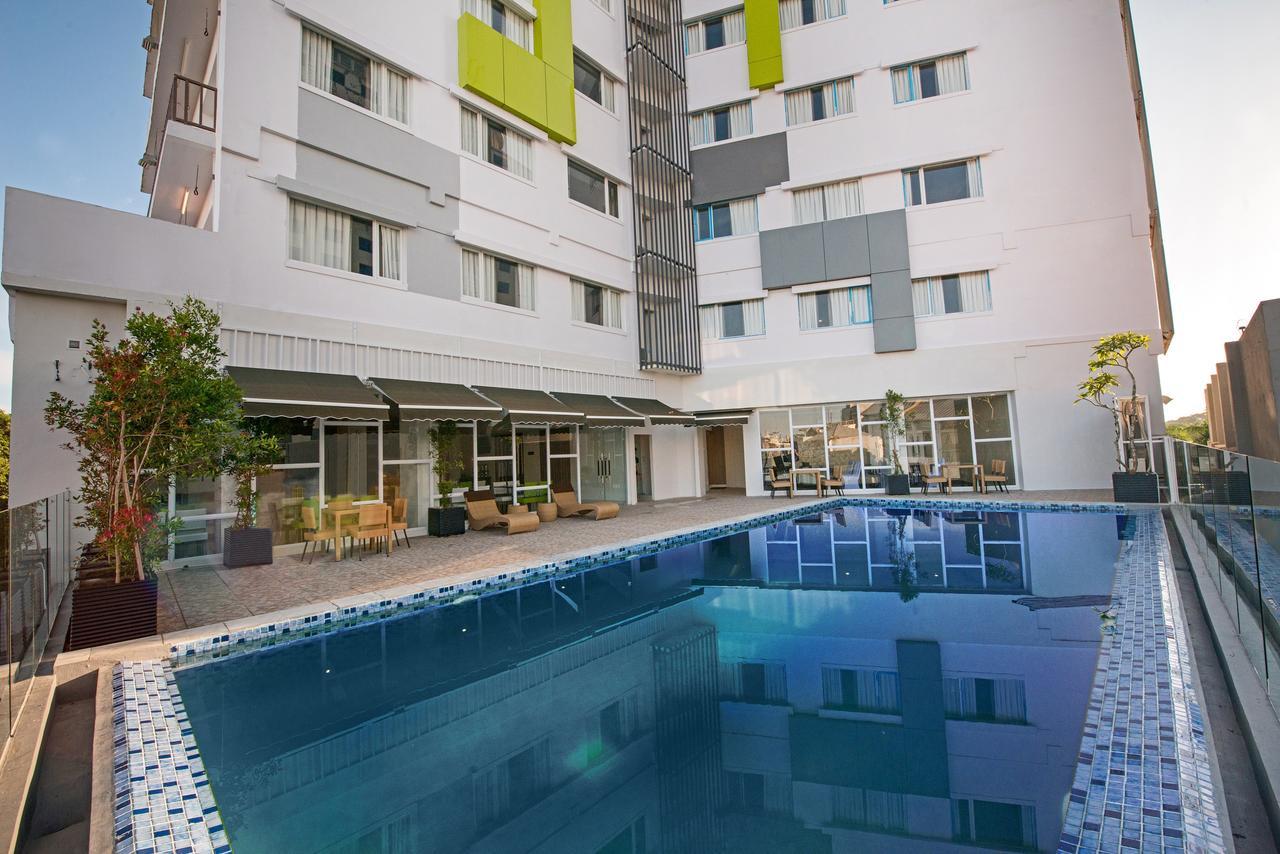 Whiz Prime Hotel Hasanuddin Makassar Exterior photo